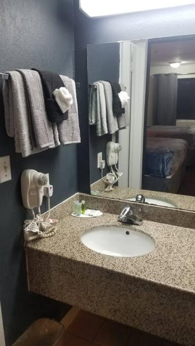 Osu 2 Queen Beds Hotel Room 117 Wi-Fi Stillwater Extérieur photo