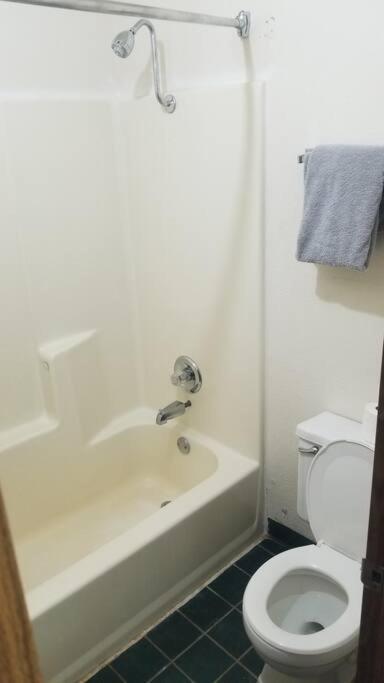 Osu 2 Queen Beds Hotel Room 117 Wi-Fi Stillwater Extérieur photo